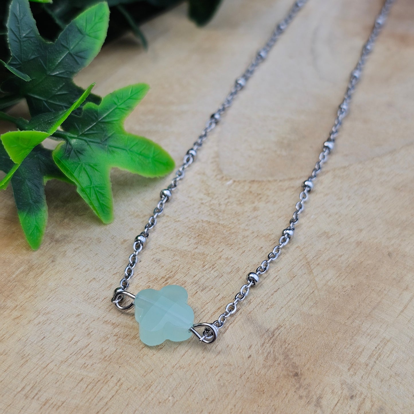 Collier Iro vert pâle