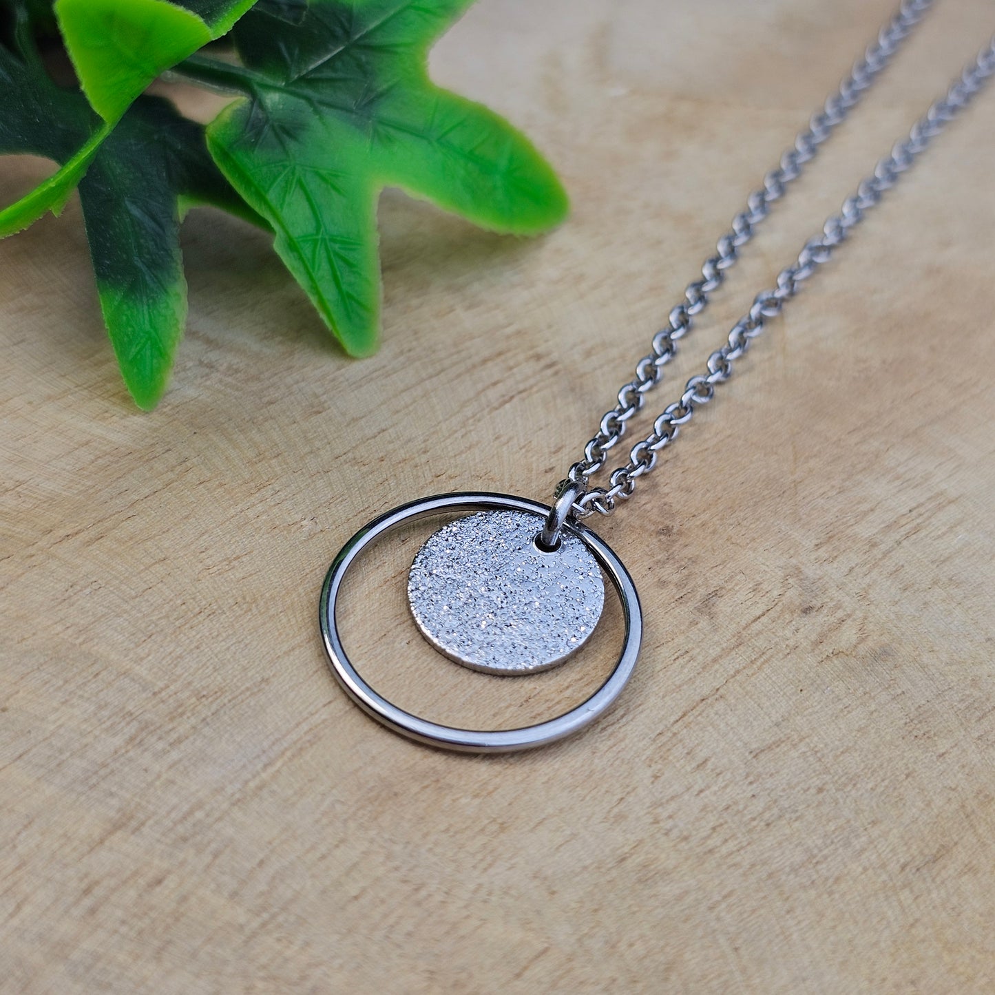 Collier Jalna médaille pailletée