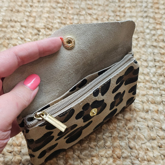 Grand porte monnaie en cuir et daim grand léopard beige