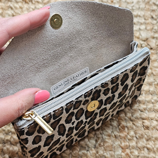 Grand porte monnaie en cuir léopard beige