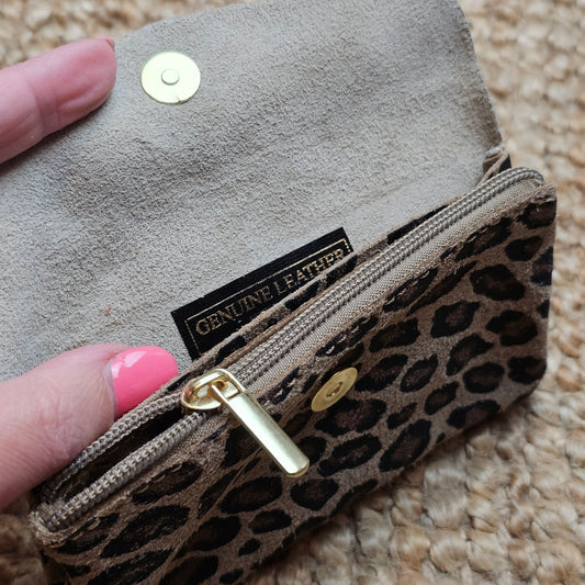 Grand porte monnaie en cuir et daim léopard taupe