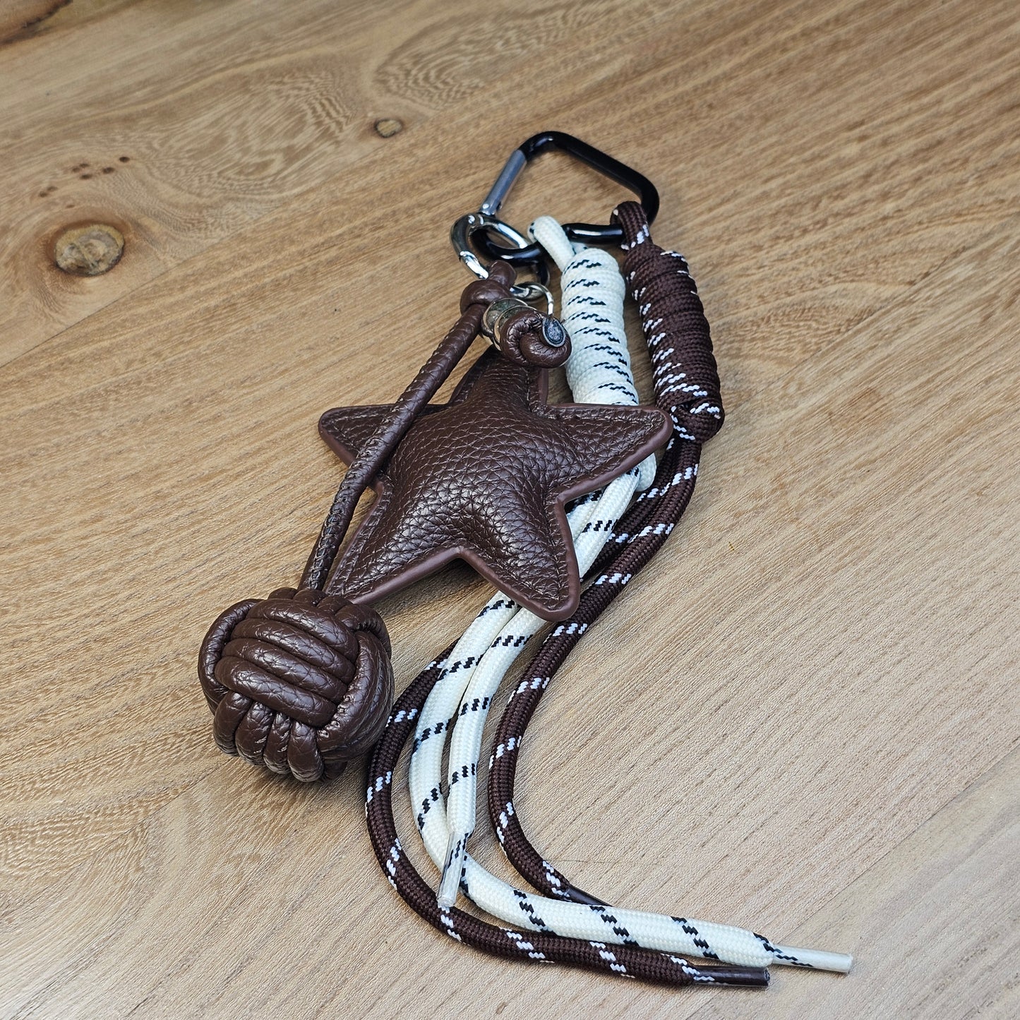 Porte-clés grigri étoile marron