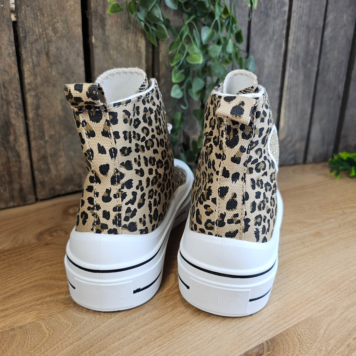 Basket montante léopard coeur doré