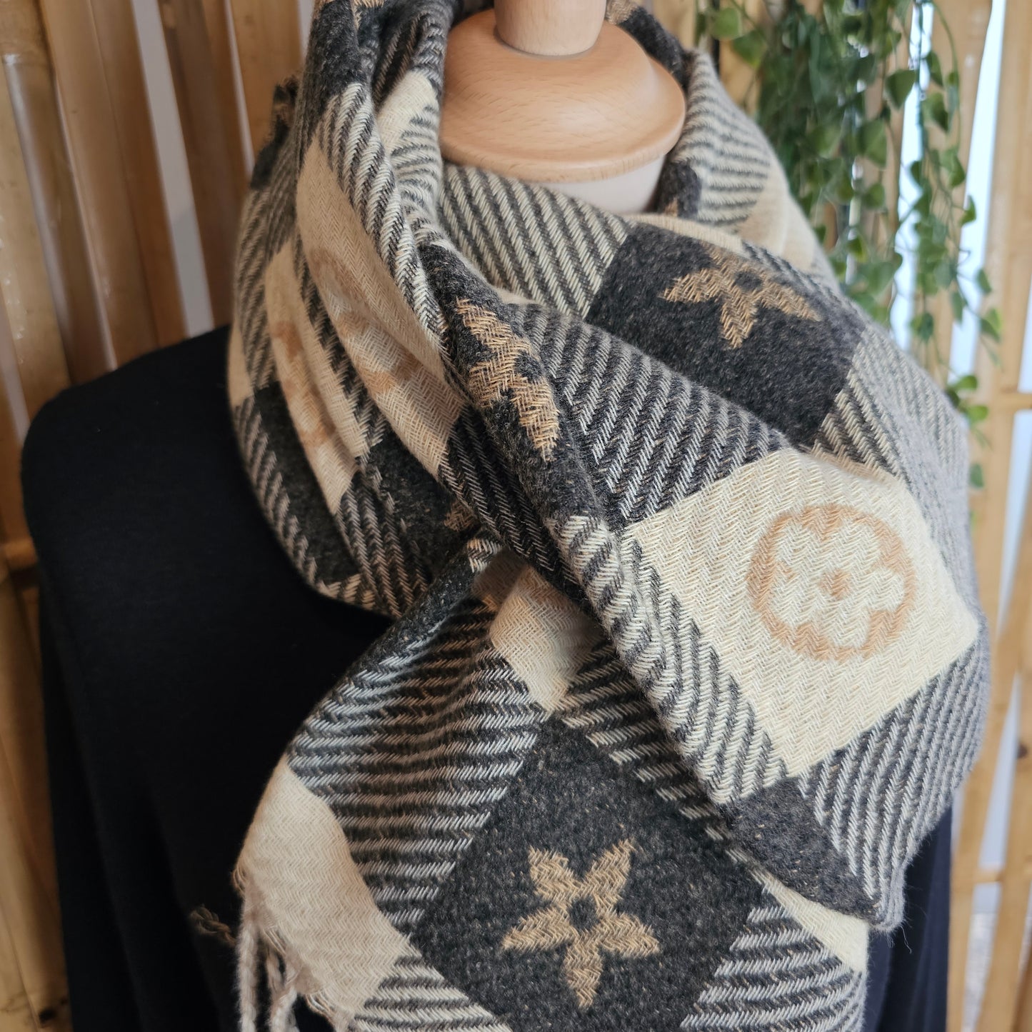 Echarpe fleurs noire