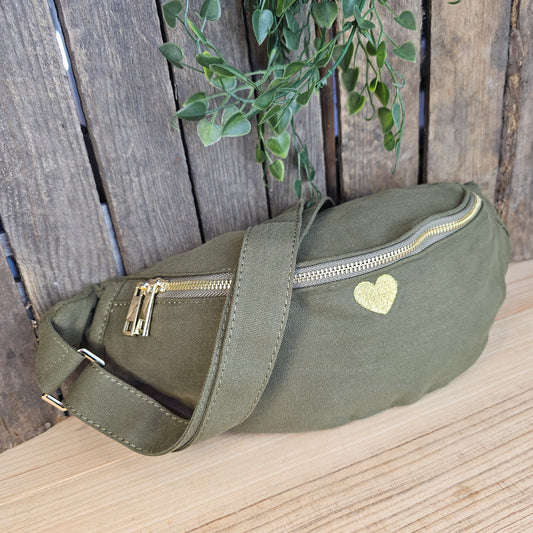 Banane en toile avec coeur kaki