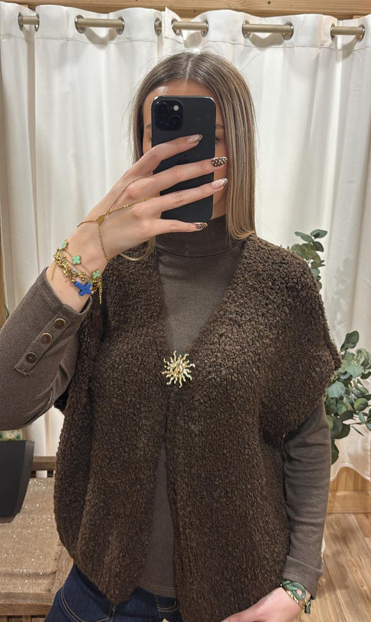 Gilet sans manche bouclette broche dorée - chocolat
