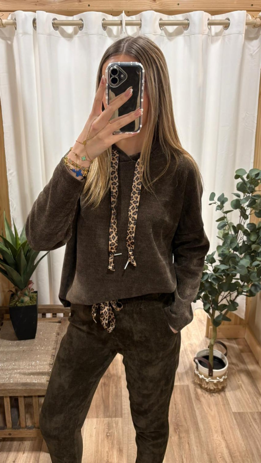 Sweat effet velours marron avec lacet léopard