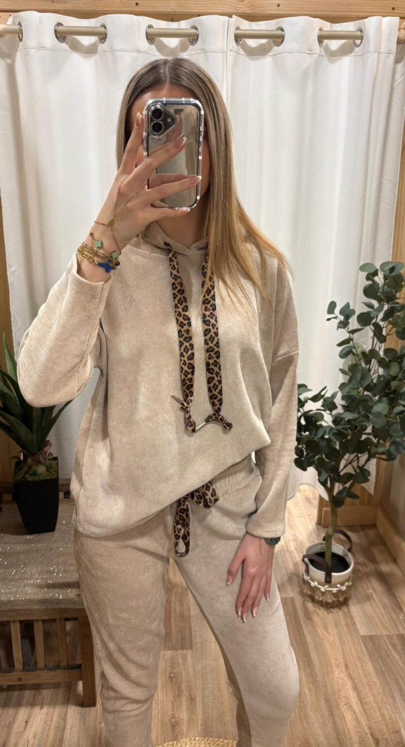Sweat effet velours beige avec lacet léopard