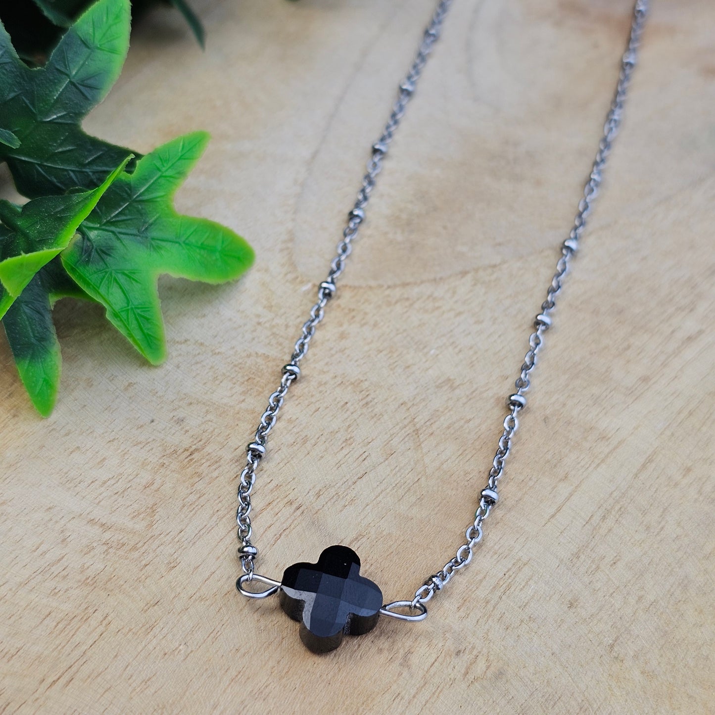 Collier Iro noir