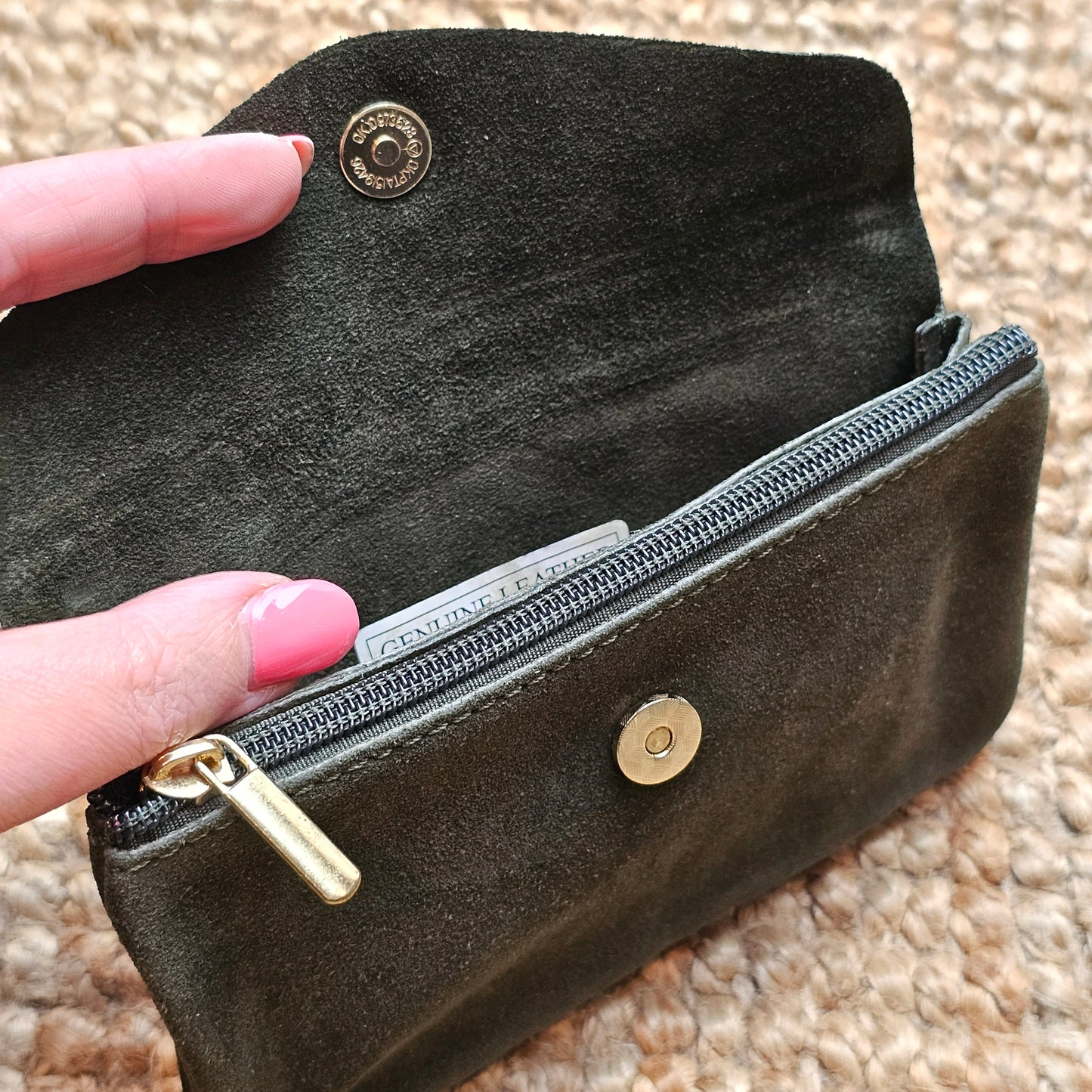 Grand porte monnaie en daim kaki foncé