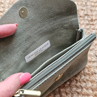 Grand porte monnaie en daim kaki clair