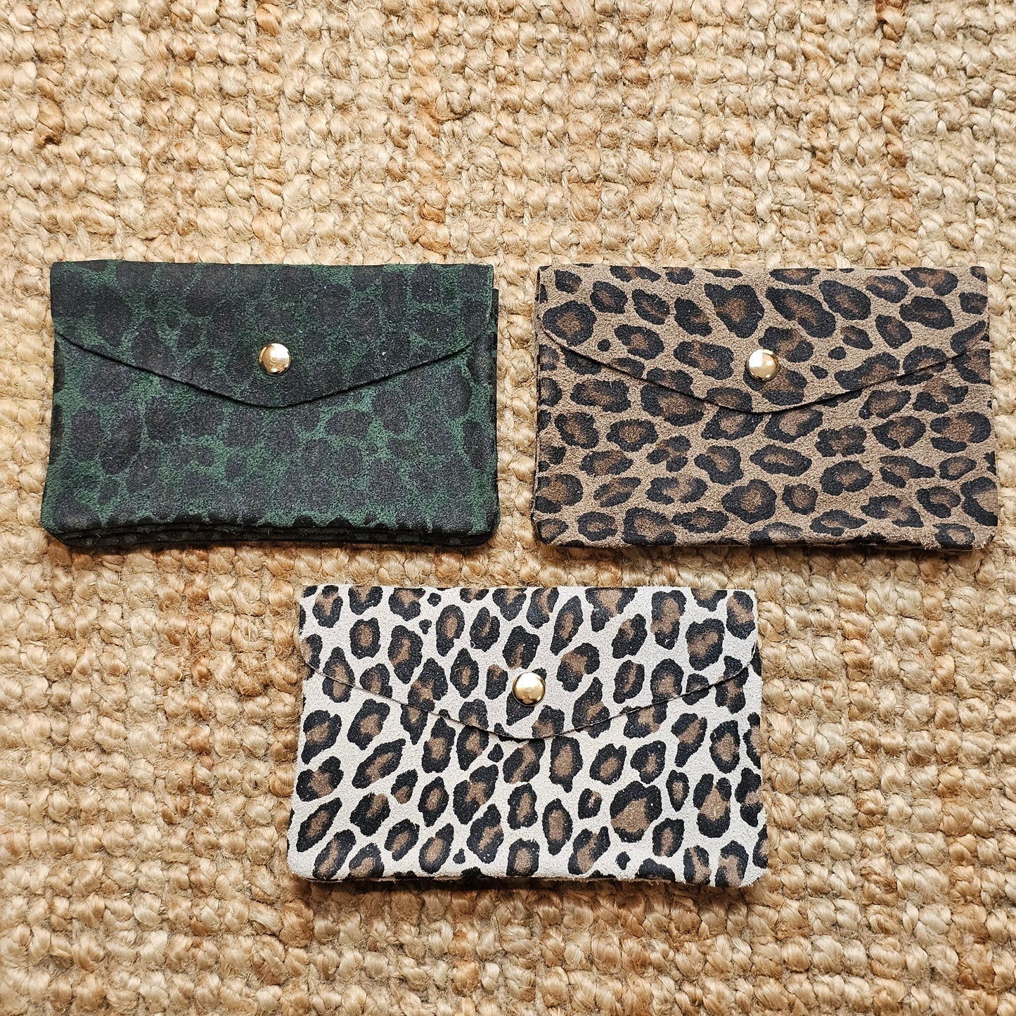 Grand porte monnaie en cuir léopard beige