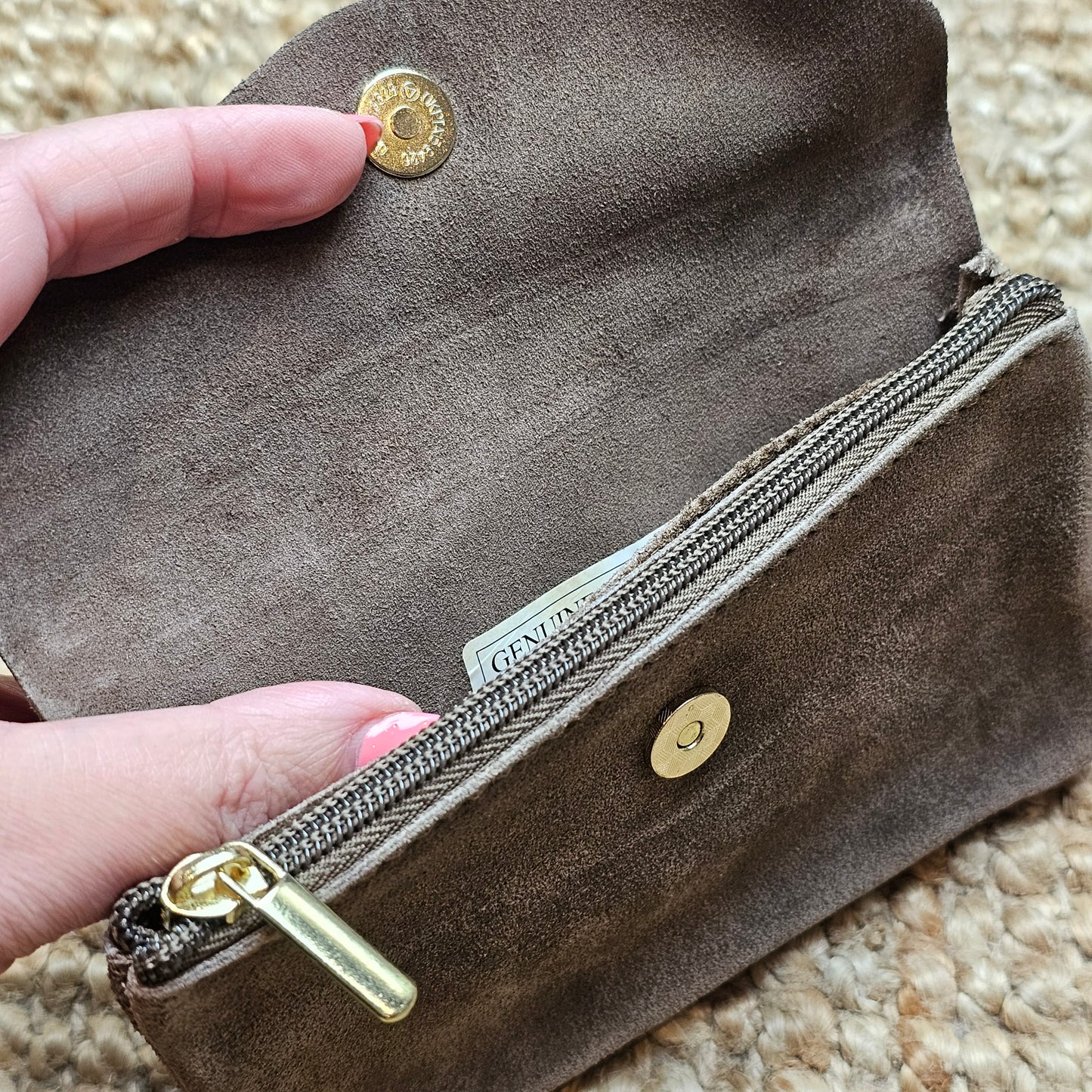 Grand porte monnaie en daim taupe