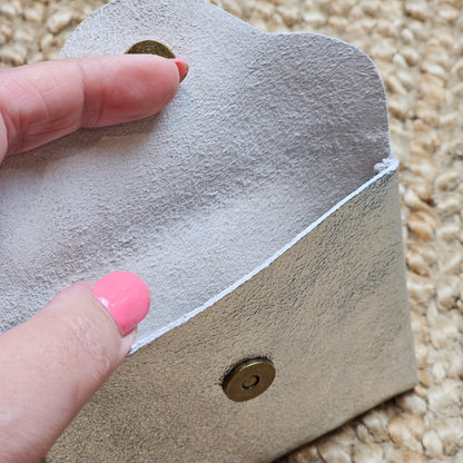 Petit porte monnaie en cuir argenté