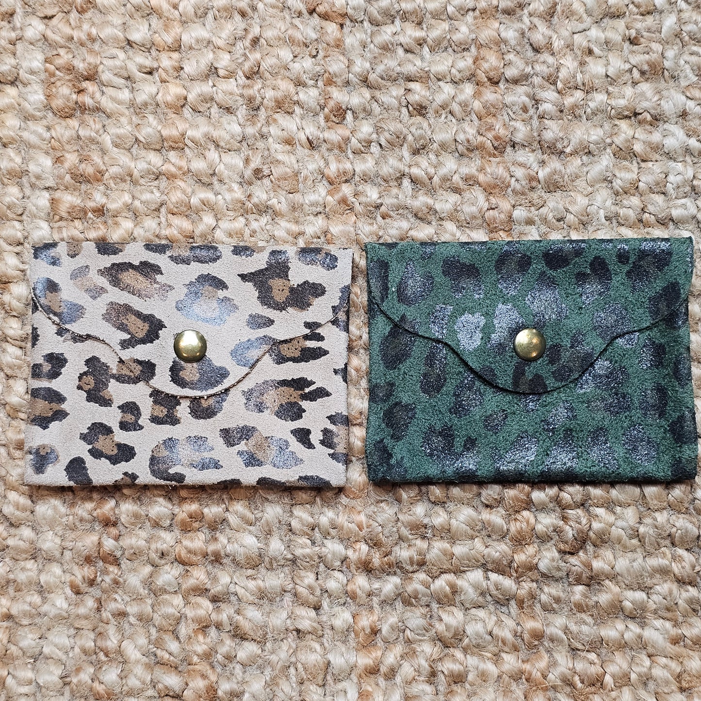 Petit porte monnaie en cuir léopard kaki