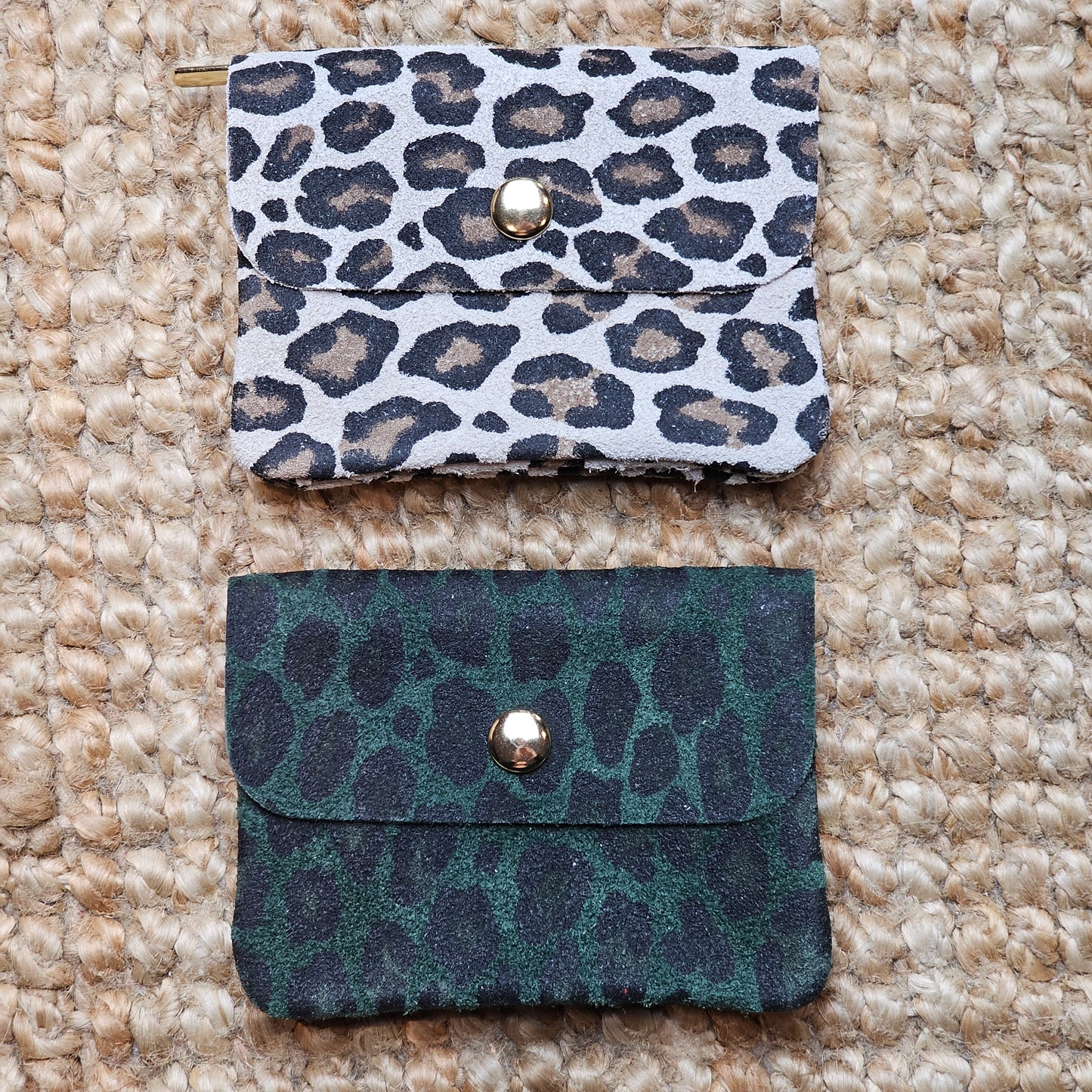 Porte monnaie en cuir léopard beige