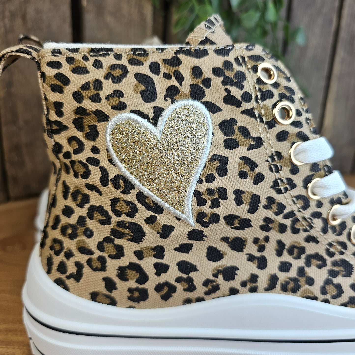 Basket montante léopard coeur doré