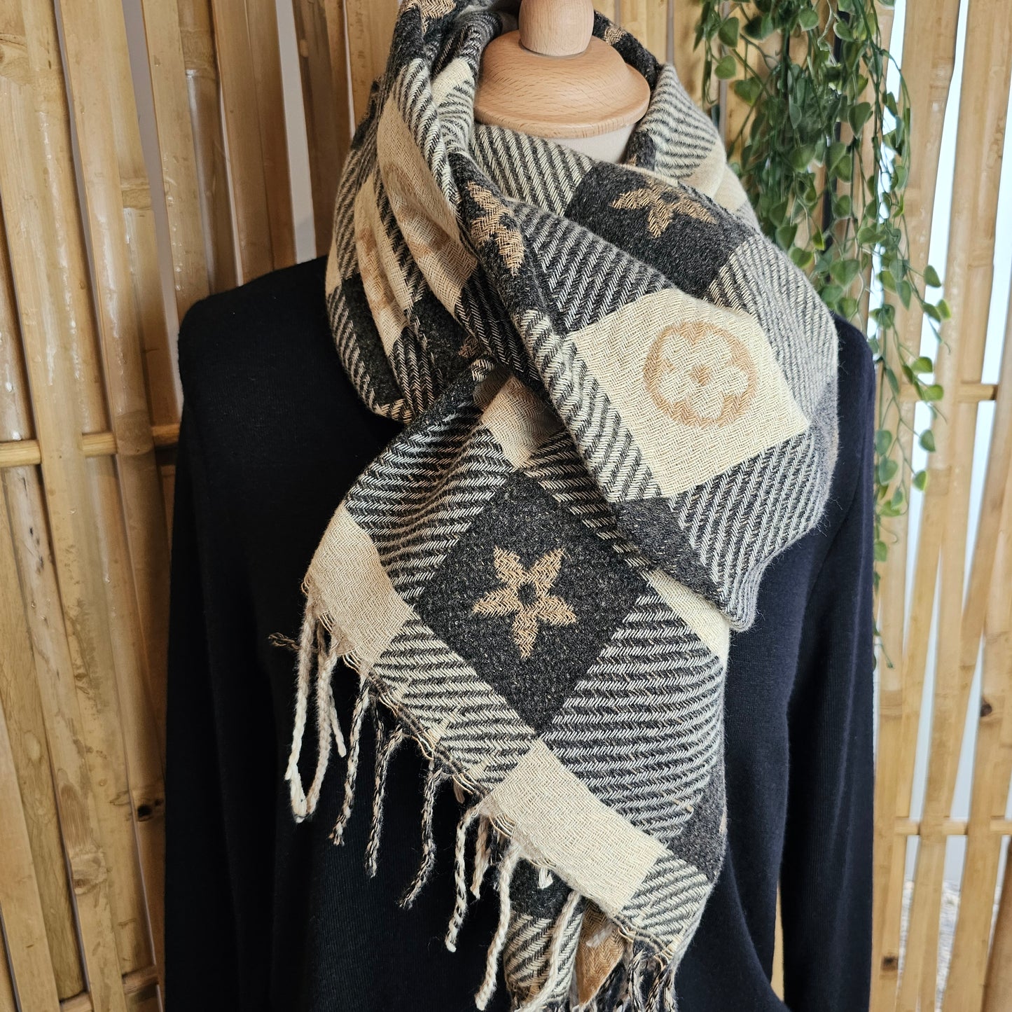 Echarpe fleurs noire