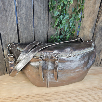 Grande banane en cuir irisé bronze