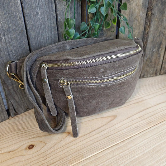 Banane en daim taupe