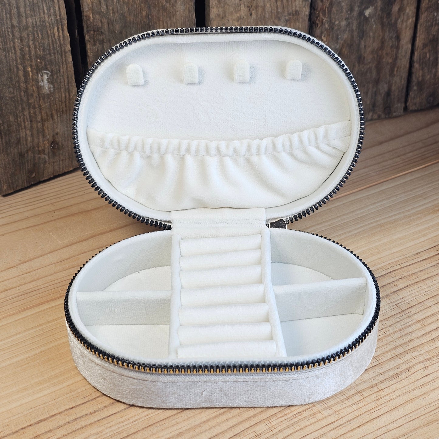 Boîte à bijoux beige