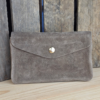 Grand porte monnaie en daim taupe