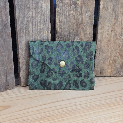 Petit porte monnaie en cuir léopard kaki