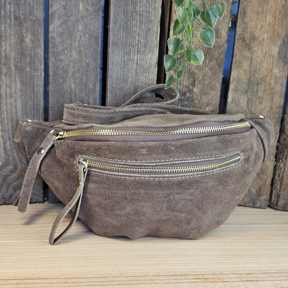 Banane en daim taupe