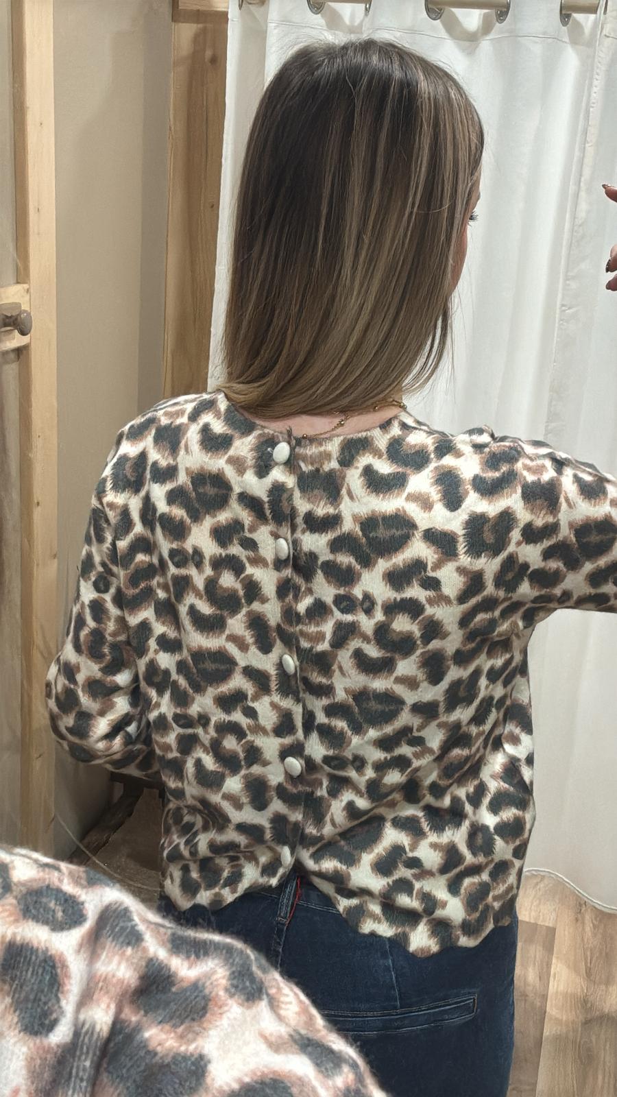 Pull léopard boutons dos