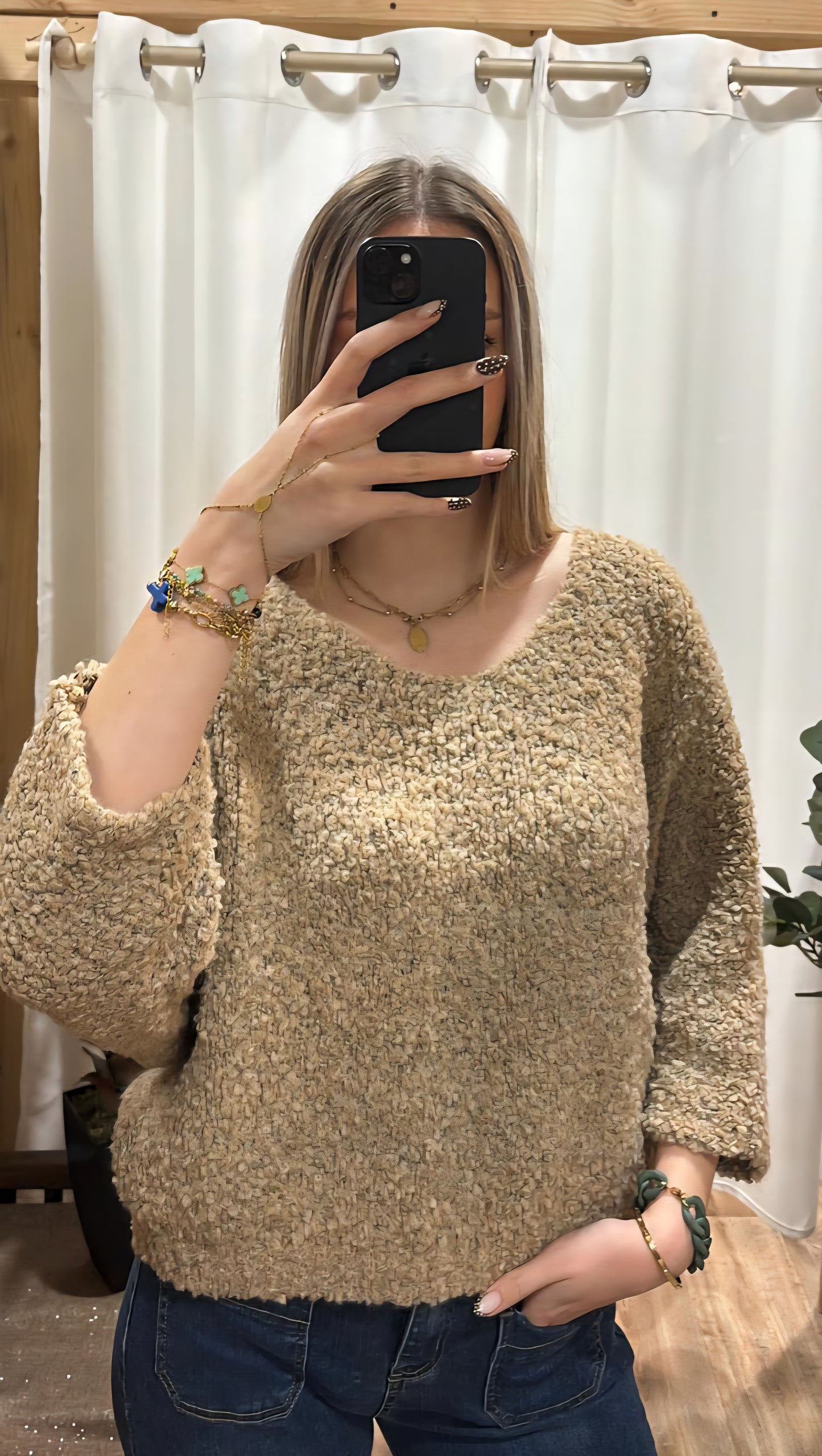 Pull bouclette étoile sur les manches camel