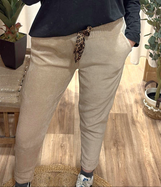 Pantalon effet velours lacet léopard beige