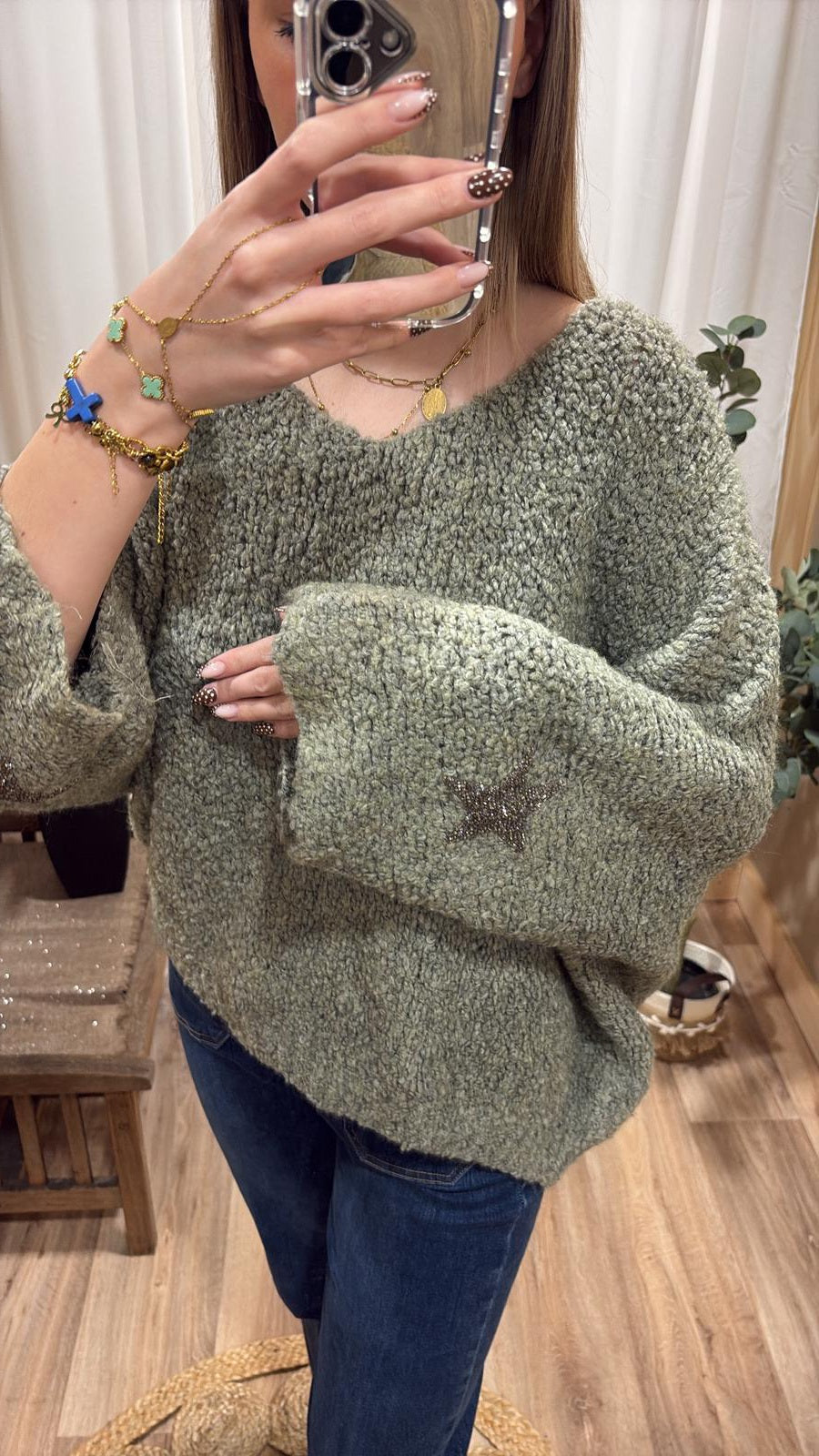 Pull bouclette étoile sur les manches kaki clair