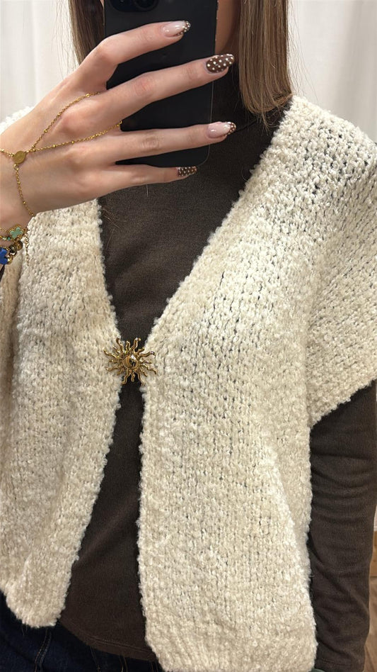 Gilet sans manche bouclette broche dorée - écru