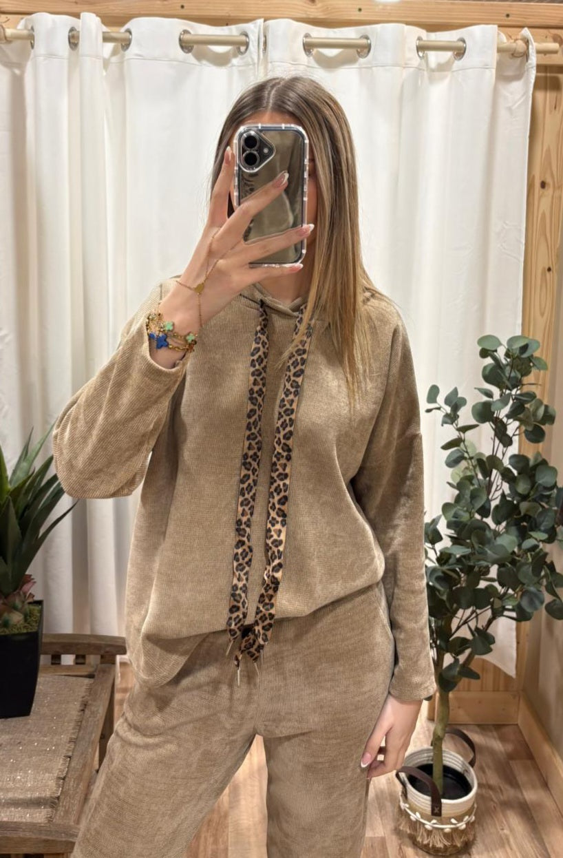 Sweat effet velours camel avec lacet léopard