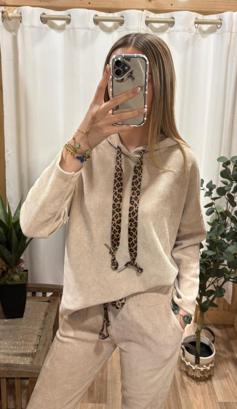Sweat effet velours beige avec lacet léopard