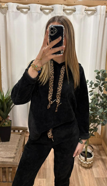 Sweat effet velours noir avec lacet léopard