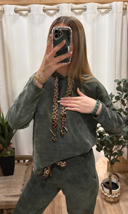 Sweat effet velours kaki avec lacet léopard