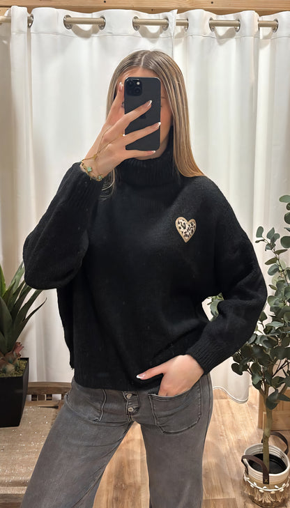Pull col roulé coeur noir