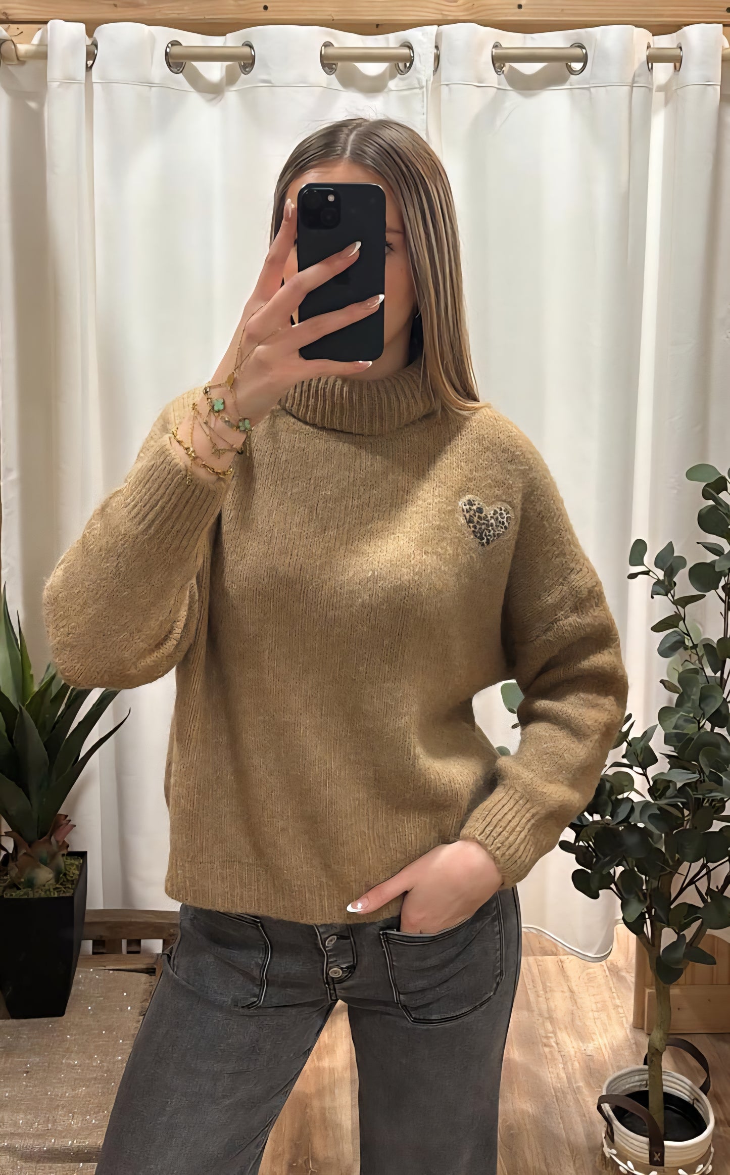 Pull col roulé coeur camel